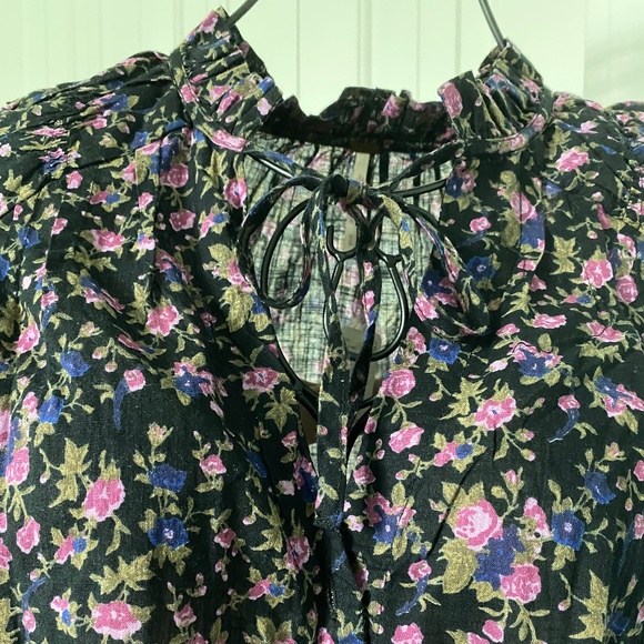 NWT Free People Oversized Black Floral Tie Front Blouse Sz XS - Picture 10 of 10